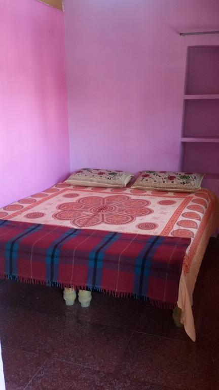 האמפי Shambhu Guest House מראה חיצוני תמונה
