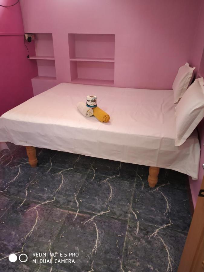האמפי Shambhu Guest House מראה חיצוני תמונה